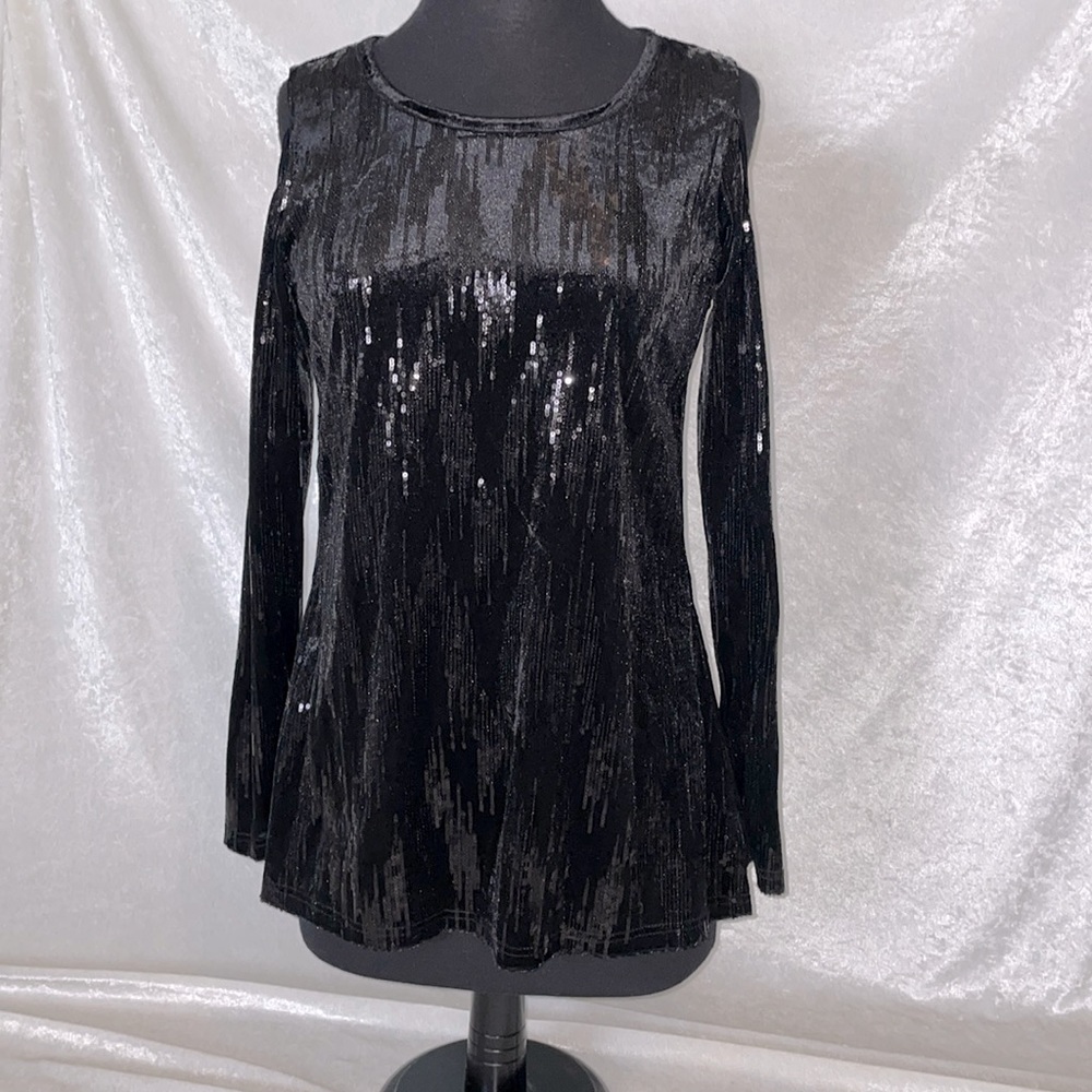 Exquisite black sequin cold shoulder top